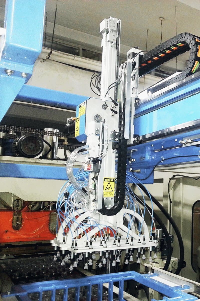 Seitenentnahme einer Automation an einer Spritzgießmaschine